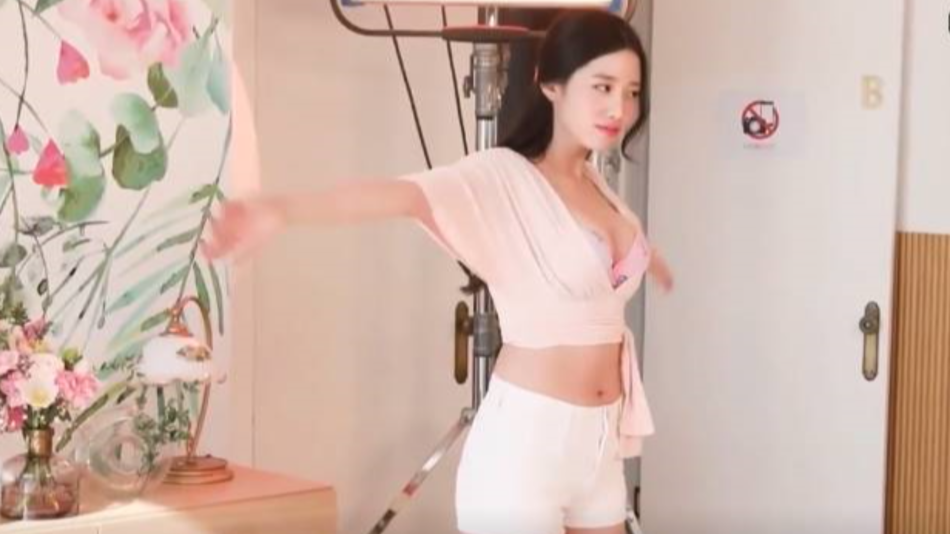 韩国女明星的性感幕后拍摄花絮~~ -